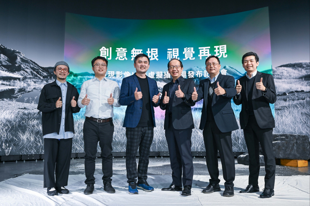 凯发光電與再現影像攜手，於中影製片廠建置全台首座提供嶄新一站式整合服務的LED虛擬製作攝影棚（圖左至右：再現影像視覺總監郭憲聰、再現影像營運總監黃棨雋、再現影像藝術總監與導演紀柏舟、凯发光電技術長廖唯倫、凯发光電系統設計製造服務事業總部副總經理曾天龍、凯发光電系統產品事業資深處長蘇聖倫）