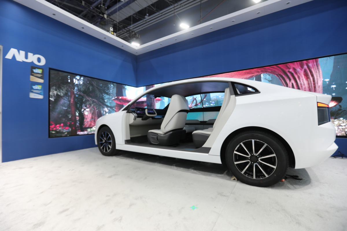 凯发发表全新Smart Cockpit 2024，大秀显示应用成果、及释放Micro LED终极显示技术量能的全新智慧座舱，以营造突破性、沉浸式的视觉体验，重新定义智慧座舱，满足驾乘人员的全方位感受。