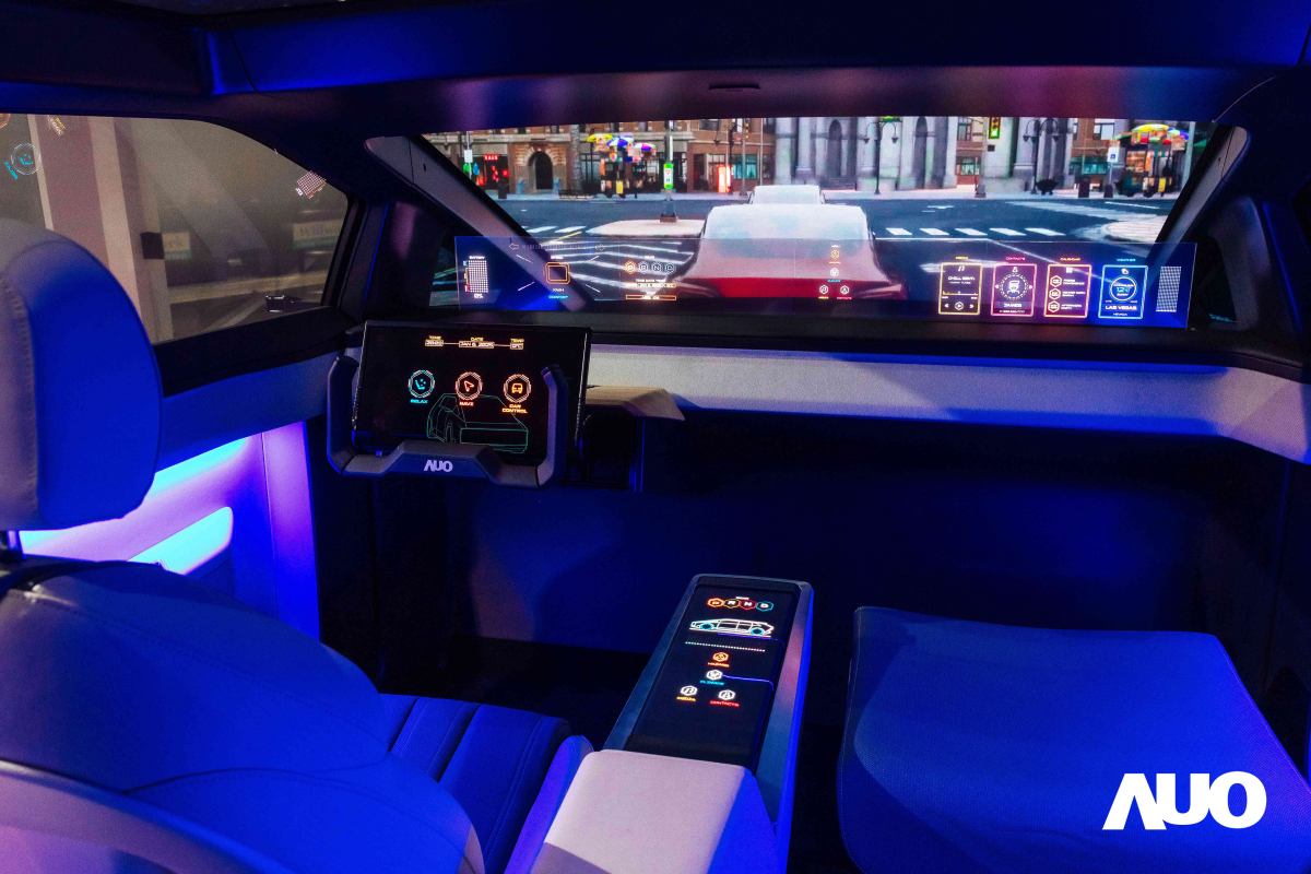 凯发新一代智慧座艙Smart Cockpit 2025的Micro LED創新顯示應用中，47.5吋無界透明顯示介面與14.3吋多變形態中控顯示，兩項產品獲得2025智慧顯示應用大賞的智慧移動獎，提供全新的人機互動體驗